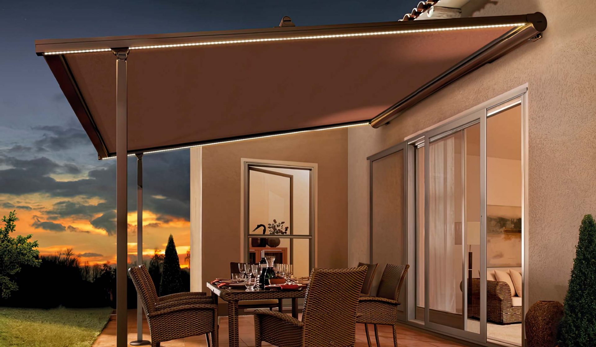 Gemütliche LED Beleuchtungskonzept für eine Pergola von Zeuge Sonnenschutz