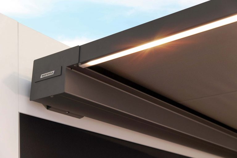 Elegante LED Lichtleisten in Pergola Rahmen integriert für beste Ausleuchtung
