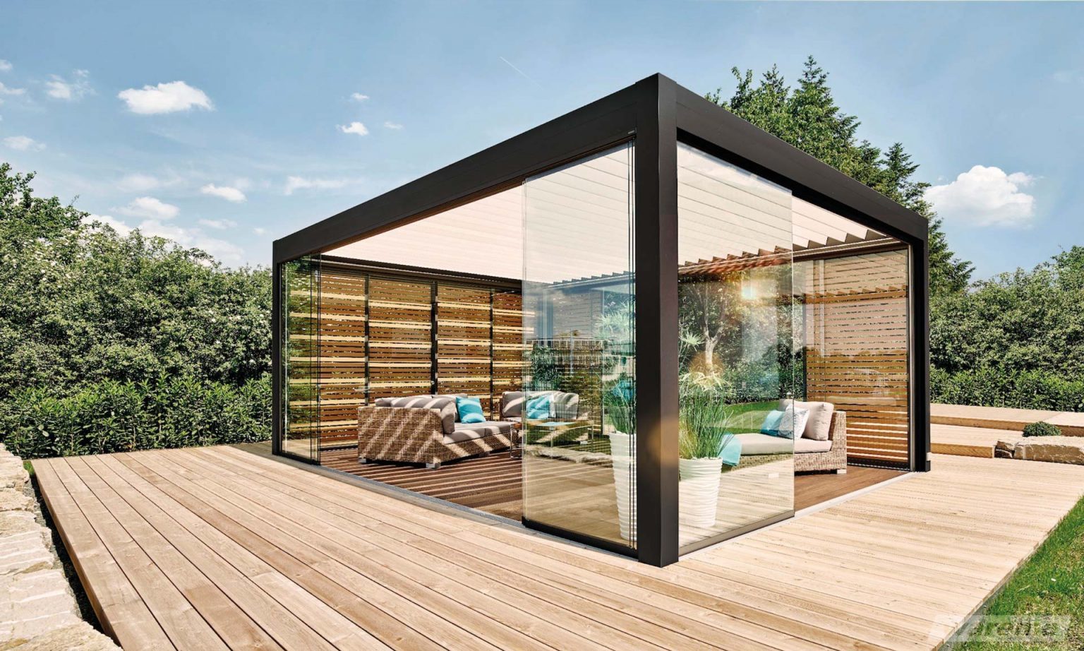 Ein Lamellendach bietet eine hochwertige Sonnenschutzlösung. Besonders das Lamaxa Lamellendach steht für moderne Technik und architektonische Klarheit.