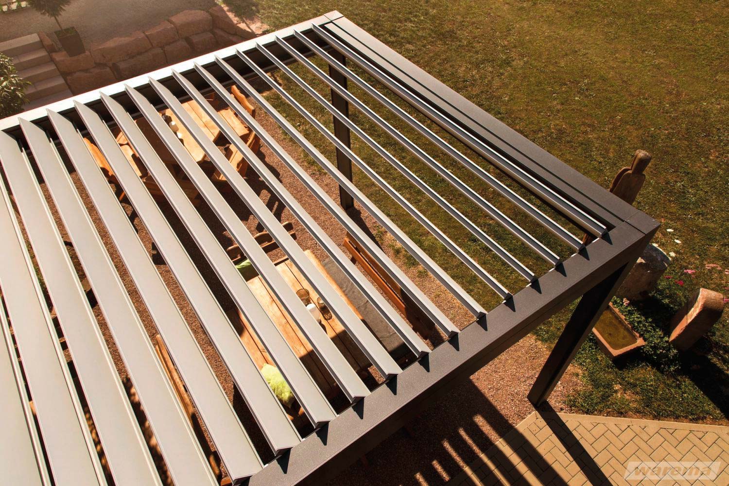 Verstellbare Lamellen für Sonnenschutz nach Maß. Die Exklusive Lösung für Ihre Terrasse.